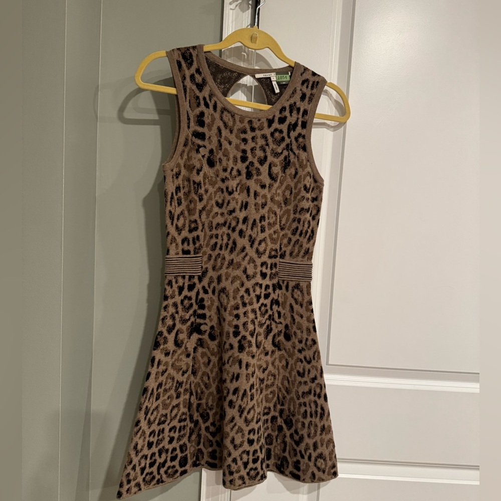 Leopard print a line dress.